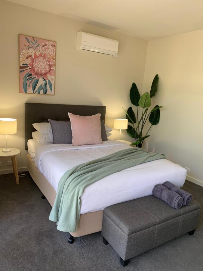 Lakeside Serviced Apartment *